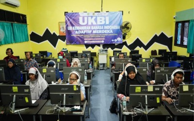 Keseriusan Para Guru Mengikuti Uji Kemahiran Berbahasa Indonesia